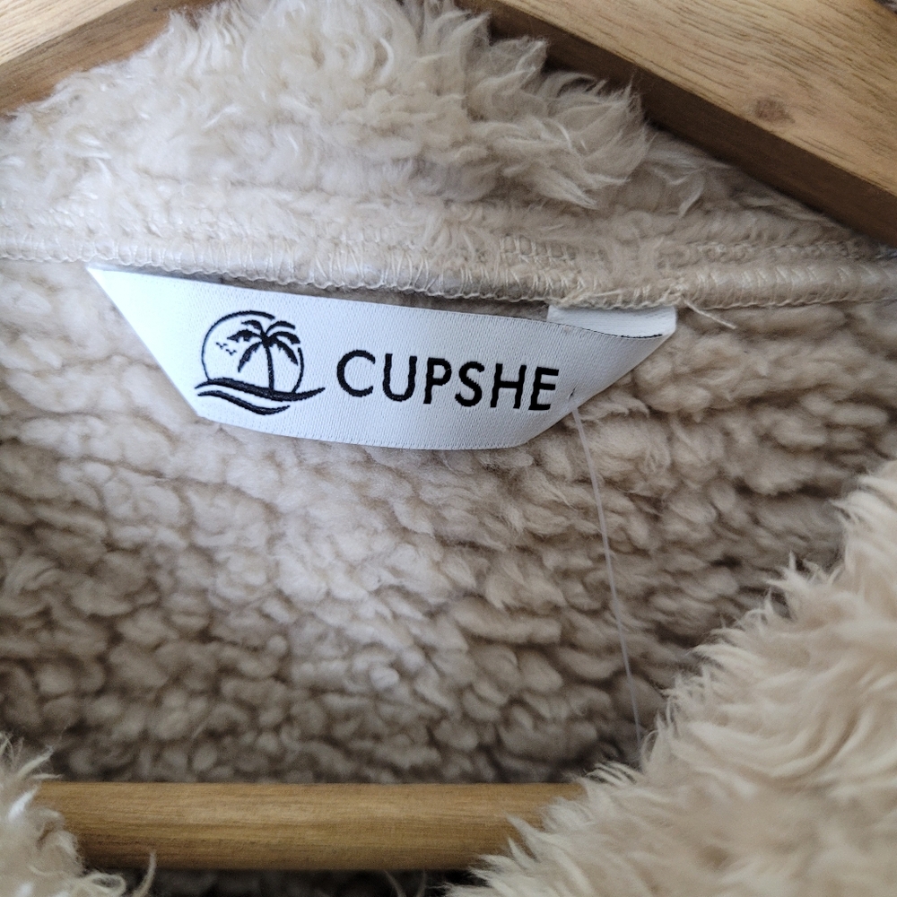 CUPSHE Snowed In Faux Shearling Coat Size Large NWT Cozy Casual - Picture 8 of 13